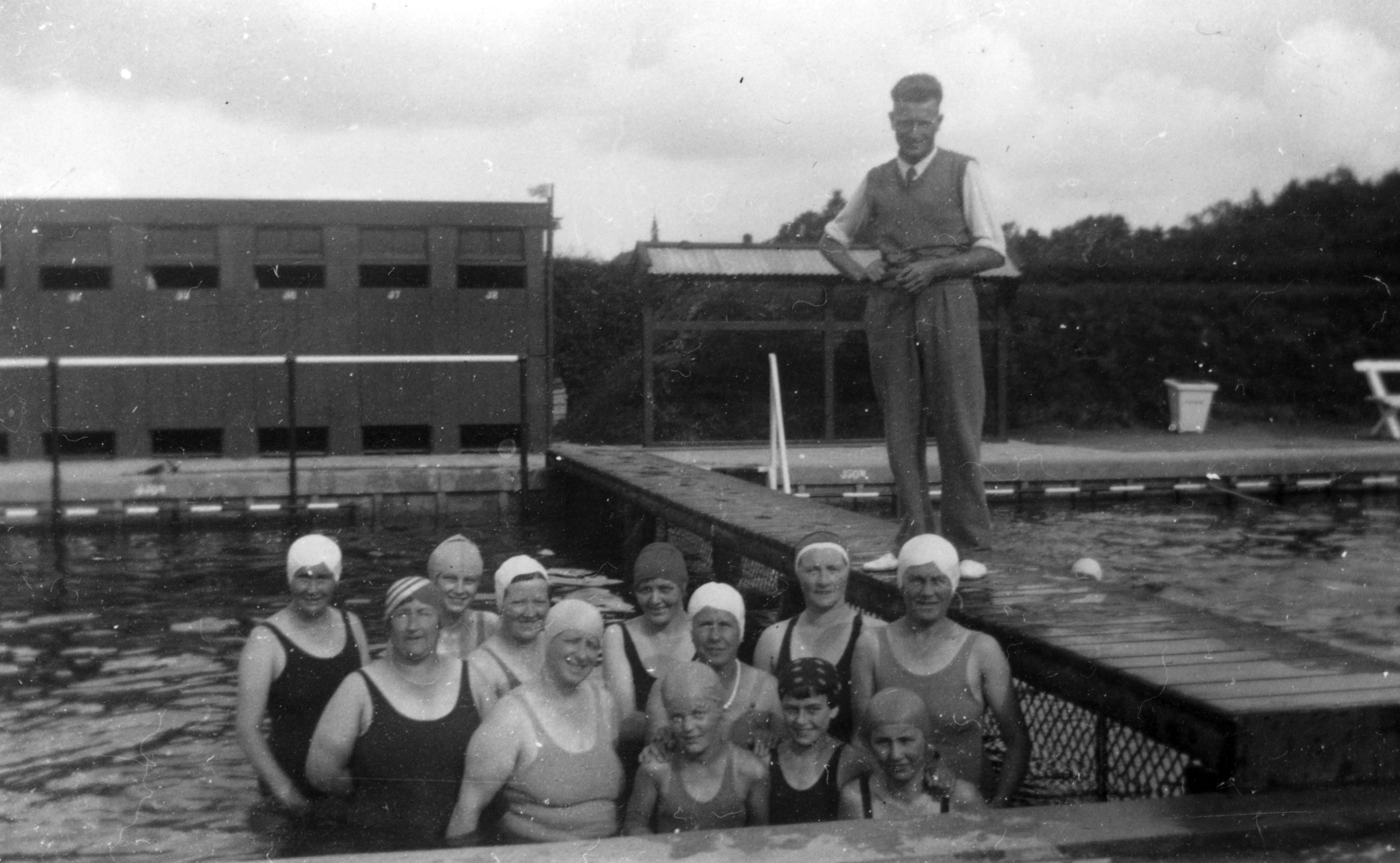 2 - Openstelling zwembad 1936