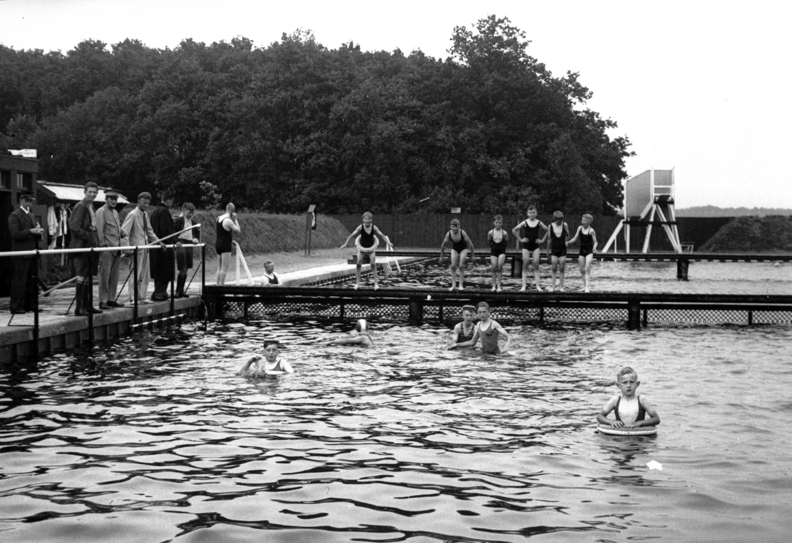 4 - Openstelling zwembad 1936