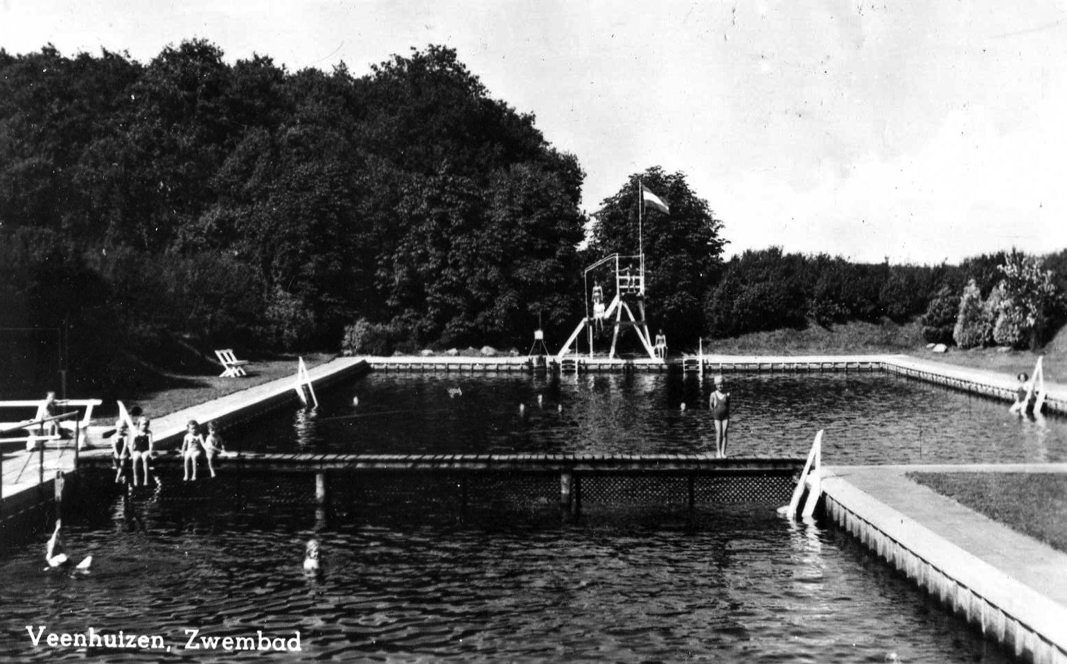 5 - Zwembad op ansichtkaart uit 1950