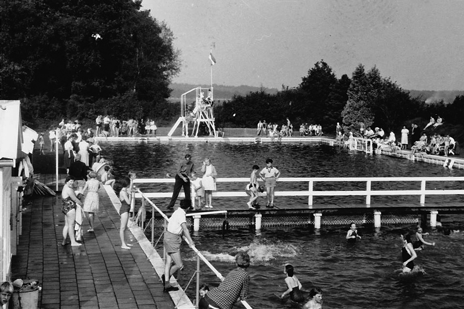 6 - Zwembad overzichtsfoto jaren 60